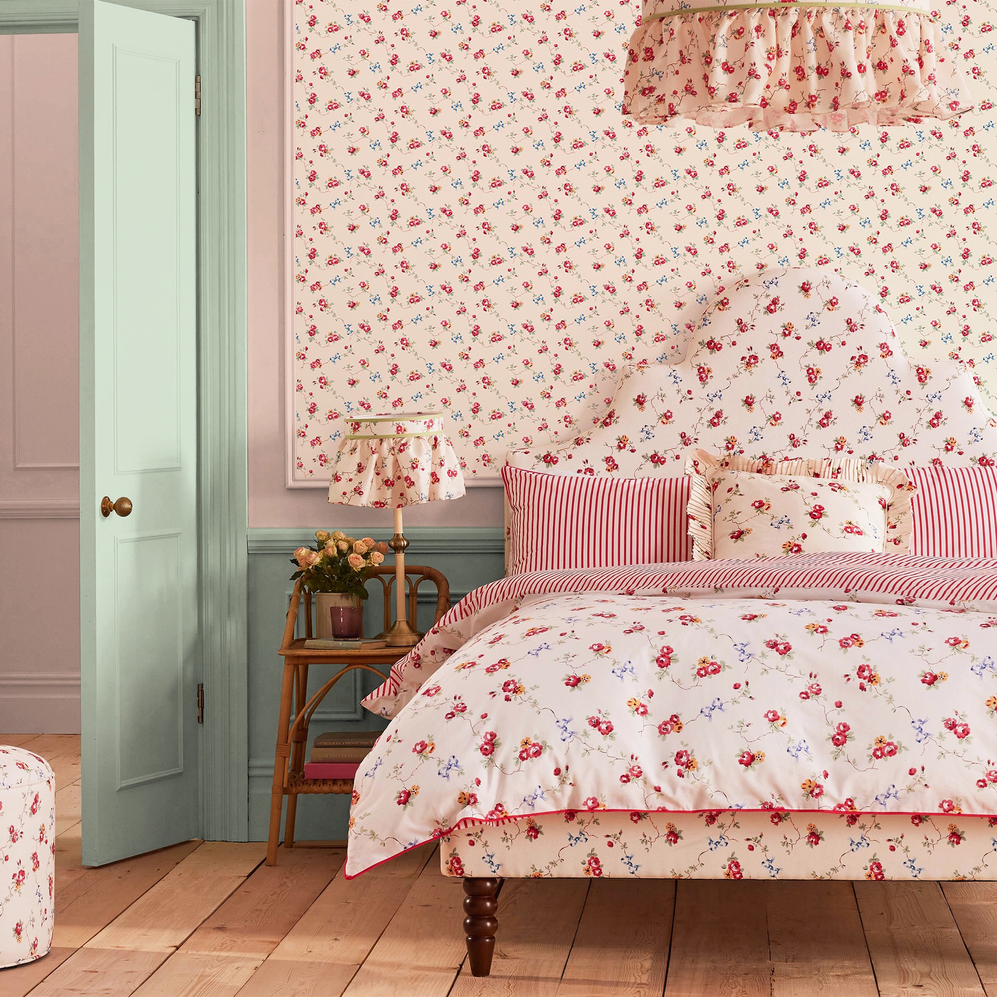 Rose And Bows Wallpaper 125511 By Cath Kidston In Cream White